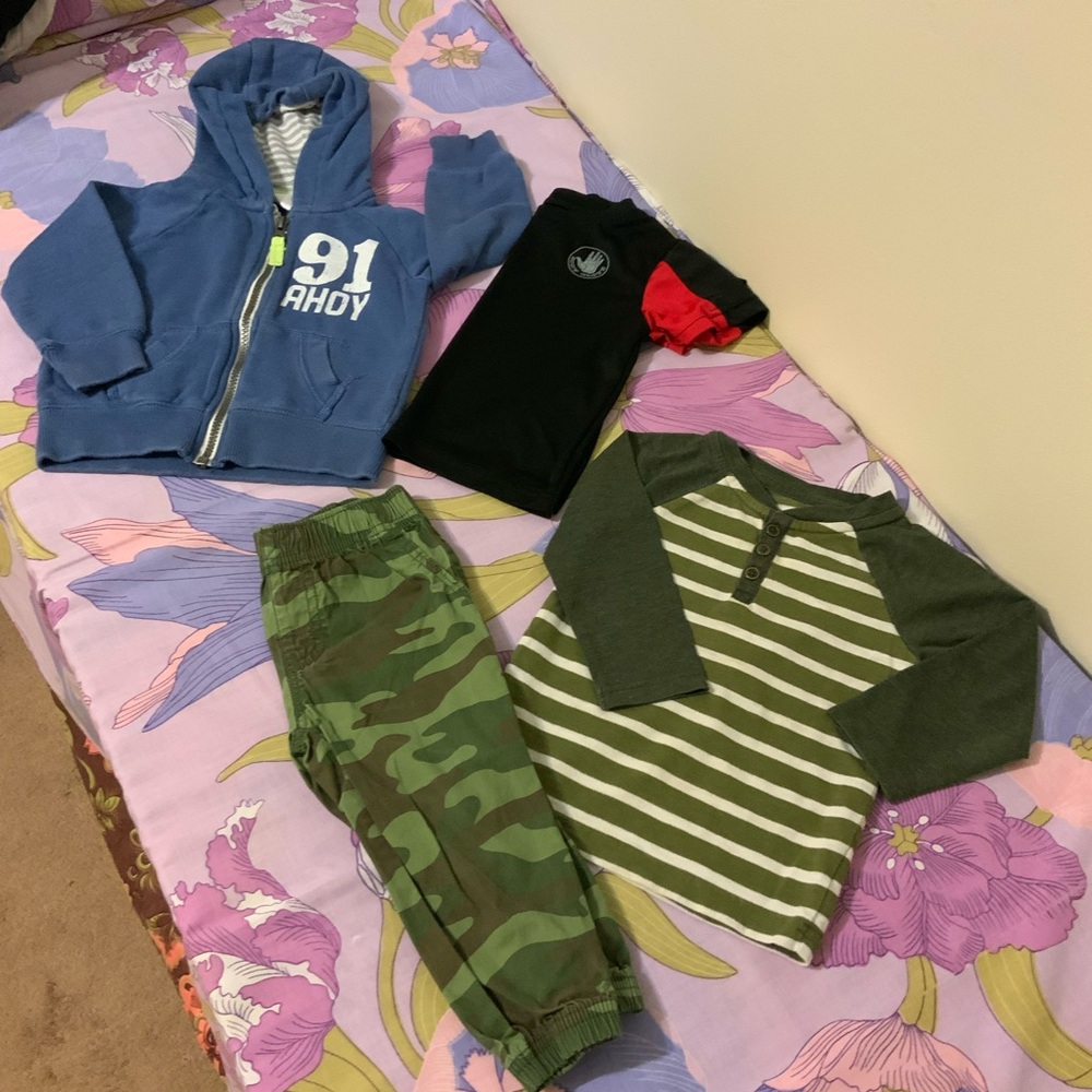 EUC Lot 4 Pz Toddler Boy Zip-Up hooded pants & Tees 18M